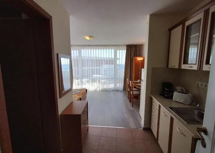 Апартамент Robinson Sea Nessebar View Свети Влас