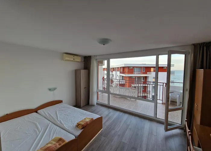 Robinson Sea Nessebar View Апартамент *